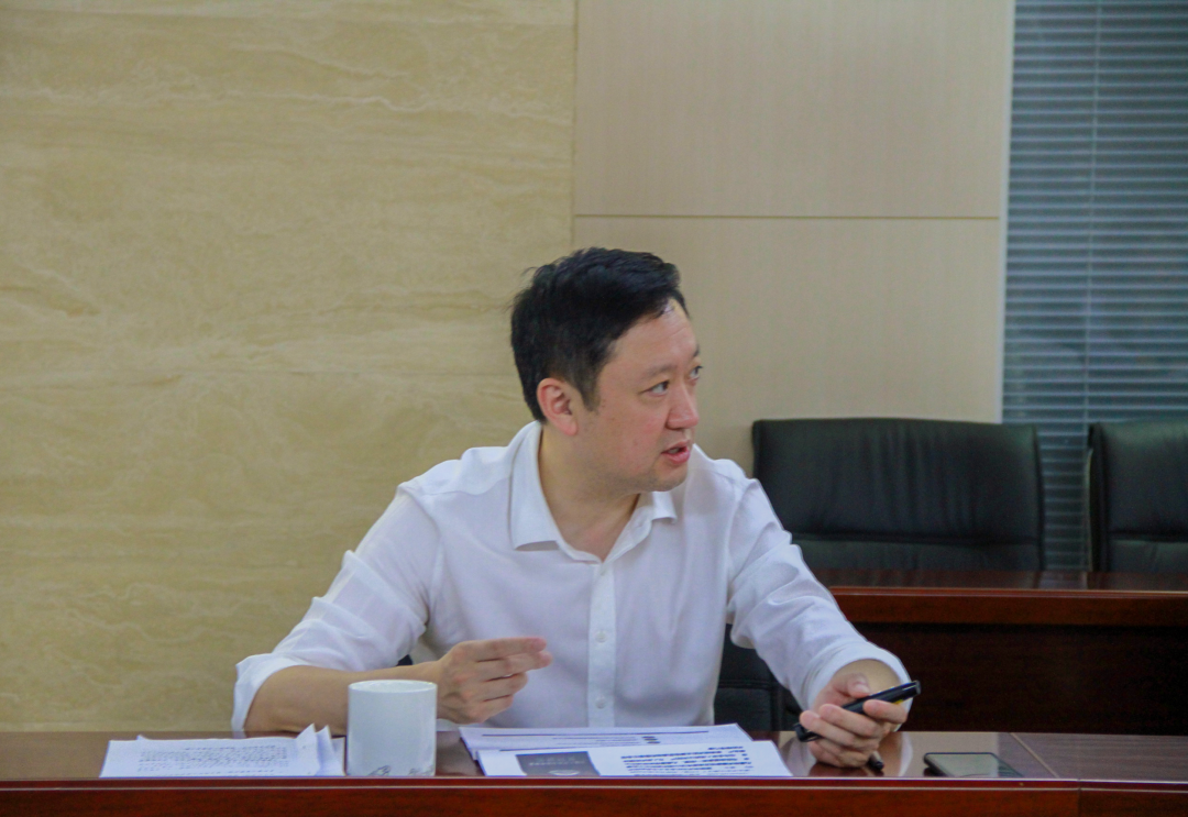 杜巖岫同志參加支部活動，為黨員講授黨課