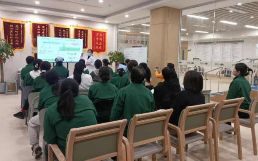 “救”在身邊！共筑服務(wù)安全——頤信養(yǎng)老舉辦急救技能培訓(xùn)